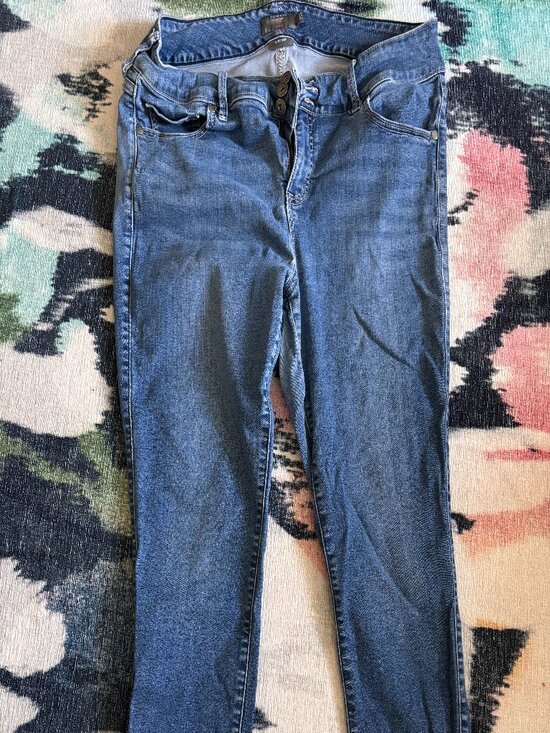 torrid Denim - Torrid Super Soft Skinny Jeans (Jeggings).  18R